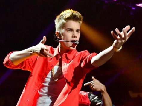 Justin Bieber Hears Boos During Billboard Music Awards
