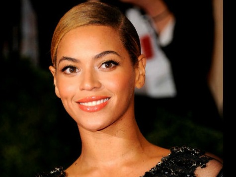Beyonce Holds Moment of Silence for Trayvon Martin