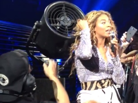 Beyonce Loses Hair Extensions in Brush with Fan