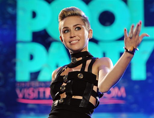 Miley Cyrus to Be Host, Musical Guest on 'SNL'