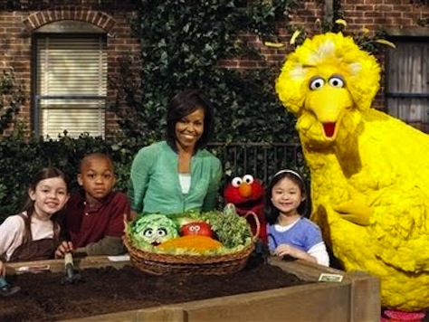 Elmo Visits WH to Help Michelle Harvest Organic Garden