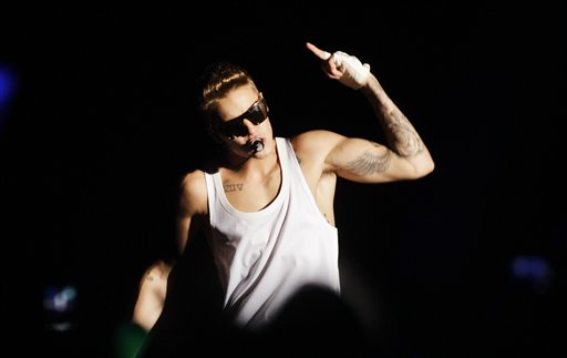 Report: Bieber Caught Spraying Graffiti in Brazil