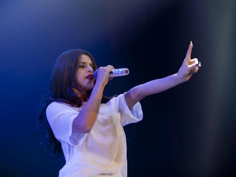 Selena Gomez Drops 'F-Bomb,' Flees Stage After Audio Snafus