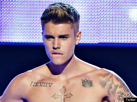 Justin Bieber Strips to Stop Boos from Fashion Crowd