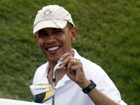 Vacationing Obama Enjoys Golf, Cocktails with Mainstream Media