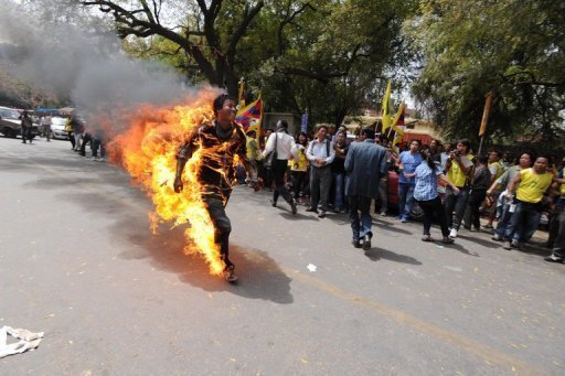Tibetan who set self ablaze in Delhi has died