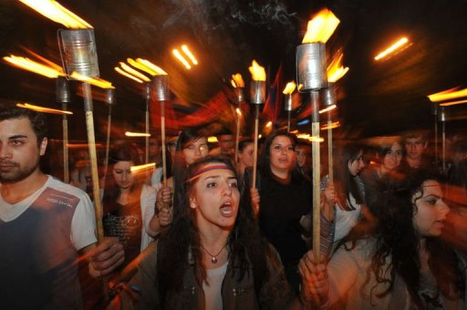 Thousands of Armenians mark genocide anniversary