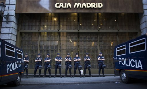 Spain raises nearly $3.8 billion in debt auction