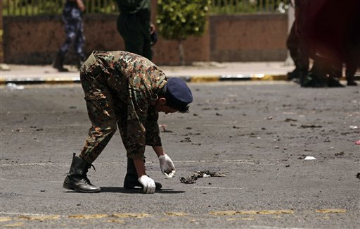 Suicide bombing kills nearly 100 soldiers in Yemen