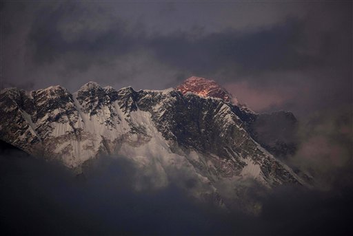 Everest will be crowded again days after 4 killed