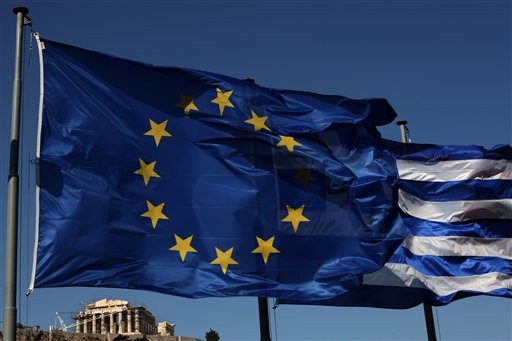 Greek polls: Pro-bailout conservatives in first