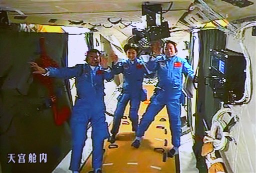 Chinese Spacecraft Docks with Orbiting Module