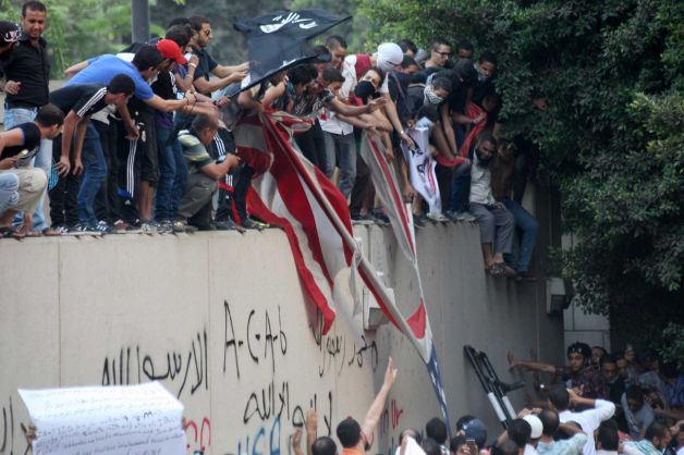 Islamists Storm US Egyptian Embassy, US Apologizes