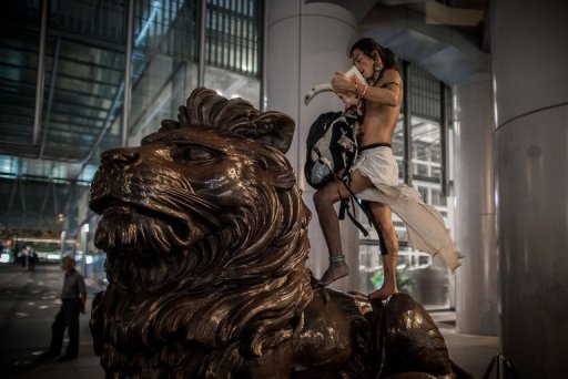 Hong Kong Moves to Evict Occupy Protesters