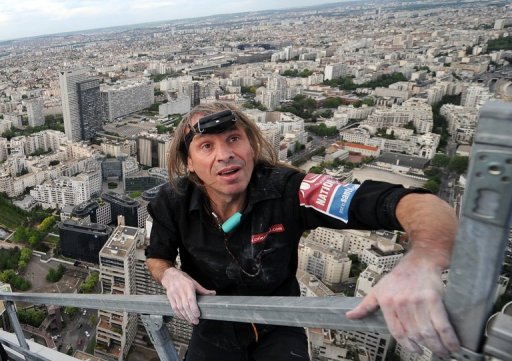 French 'Spiderman' Climbs Building in China