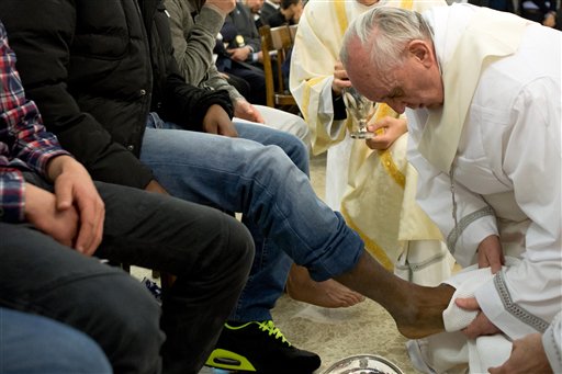 Pope Washes Women's Feet in Break with Church Law