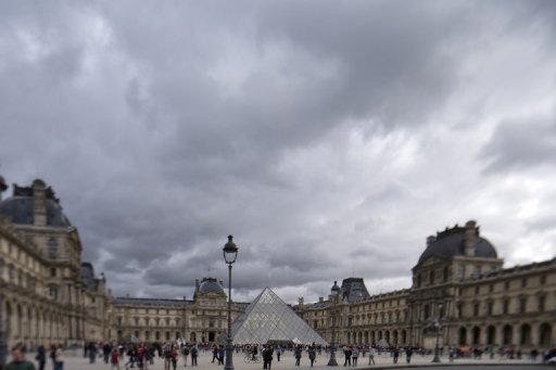 Pickpockets Force Closure of Paris's Louvre Museum