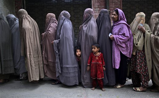 Pakistanis Go to Polls as 20 Killed in Attacks