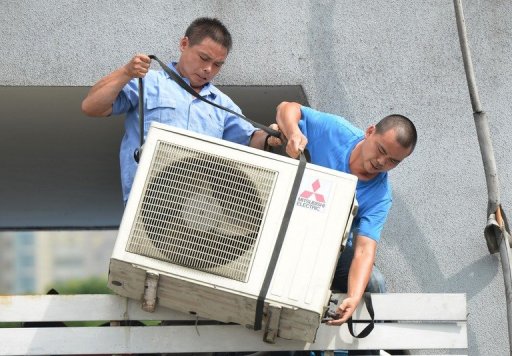 At Least 10 Dead as Record Heatwave Hits Shanghai
