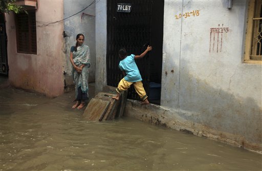 Tens of Thousands Flee India Flooding; 39 Dead