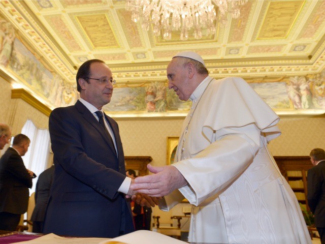 Hollande Meets with Pope Francis amid Affair Rumor