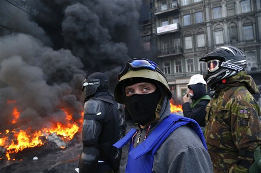 Kiev Protesters Attack Building with Police Inside
