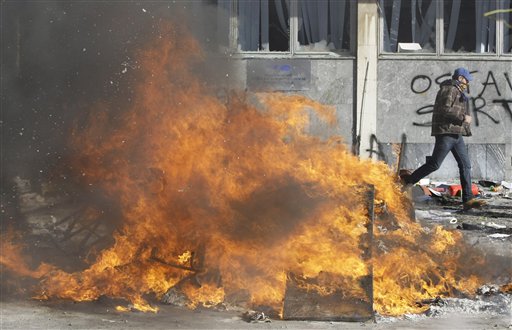 Bosnian Anti-Gov't Protesters Set Fire to Presidency Building