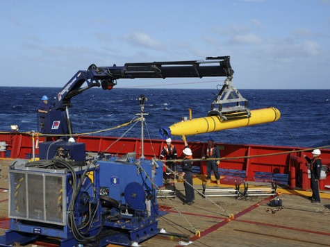 As Search Goes Underwater, Evidence MH370 'Thrown Around like Fighter Jet'
