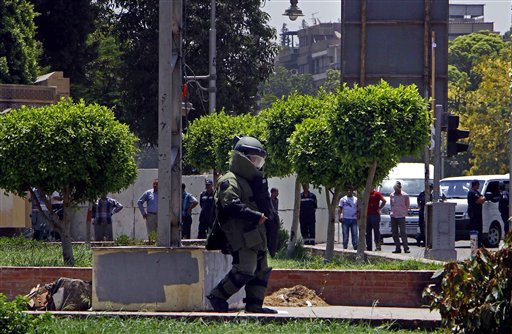 Blasts Kill 2 Senior Policemen Near Egypt Palace