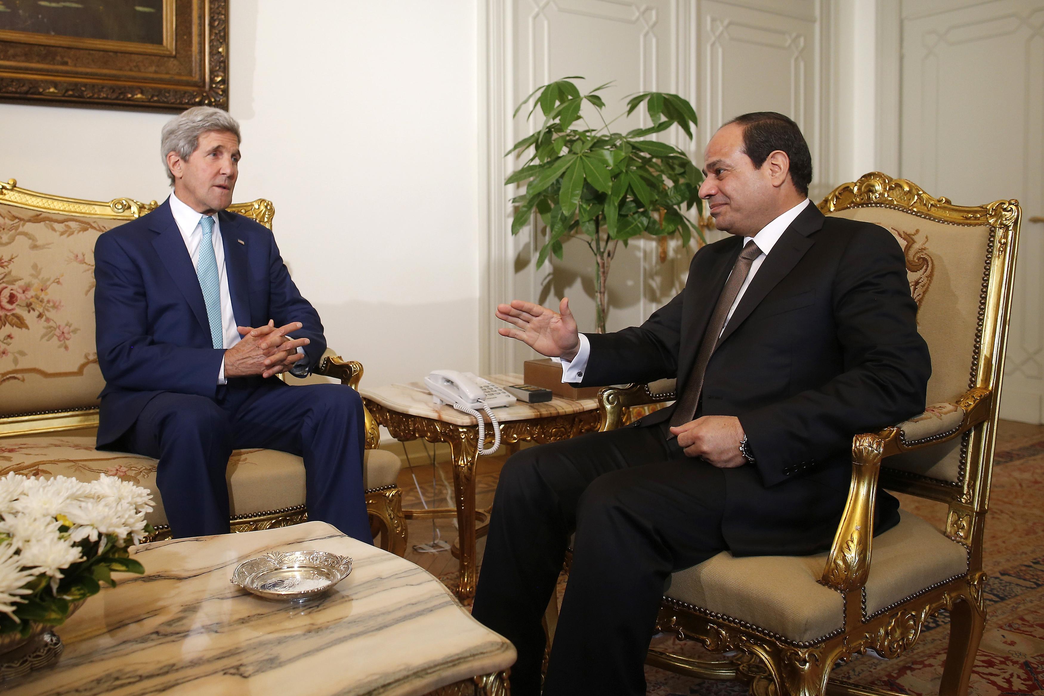 Kerry, Aides Screened by Security at Egyptian Presidential Palace