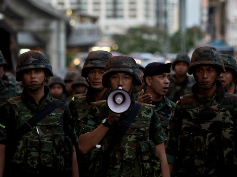 Thai Coup Leaders Continue Curfew, Threaten Social Media Shutdown