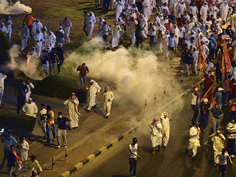 Kuwaiti Protesters Arrested, Police Use Tear Gas