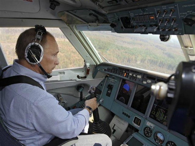 Putin Flies to Crimea After Moscow Celebrates Victory Day