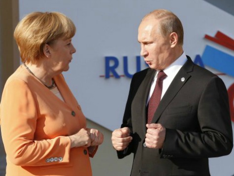 Putin Warns Merkel: Ukraine 'On Verge of Civil War'