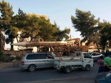 ISIS Flaunts Scud Missile at Parade in Syria, Experts Dubious it Works