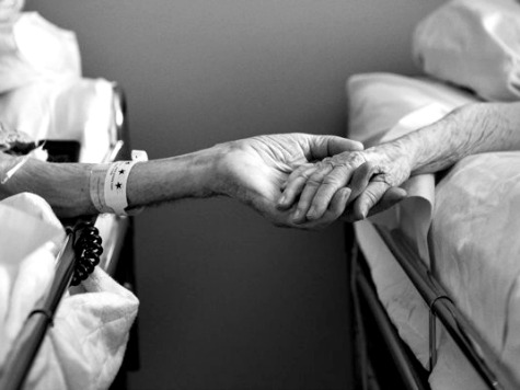 Married 62 Years: Couple Stays Together til the End, Dying 4 Hours Apart