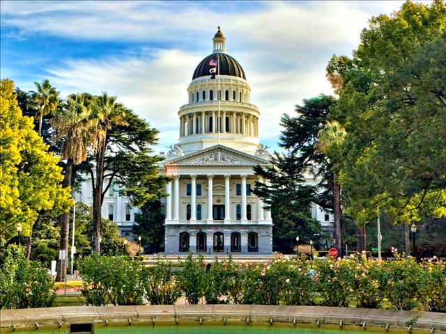California Lawmakers Pass Bill to Reduce Gifts from Lobbyists