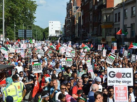 Tens of Thousands March Through London Against Israel