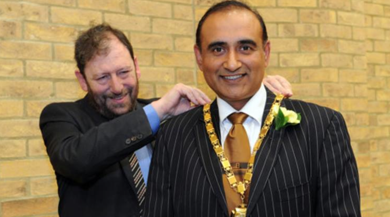 Milton Keynes Mayor Resigns After Vouching for Rapist for Taxi Licence Application