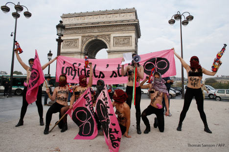 Radical Feminists Strip and Take to Streets of Paris in Protest Against Radical Islam