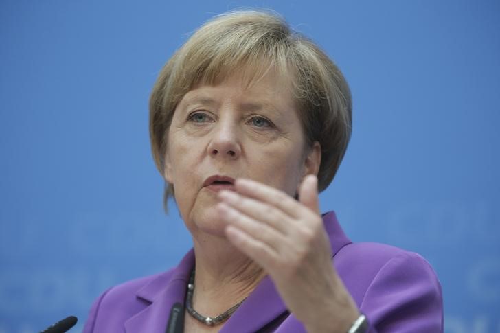 Merkel Tells Putin Moscow Has Duty to Temper Separatists in Ukraine