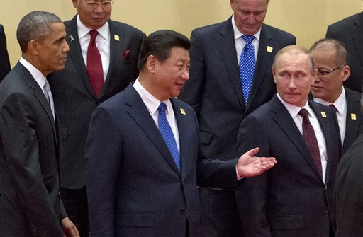 Obama, Putin Circle Each Other Warily in China