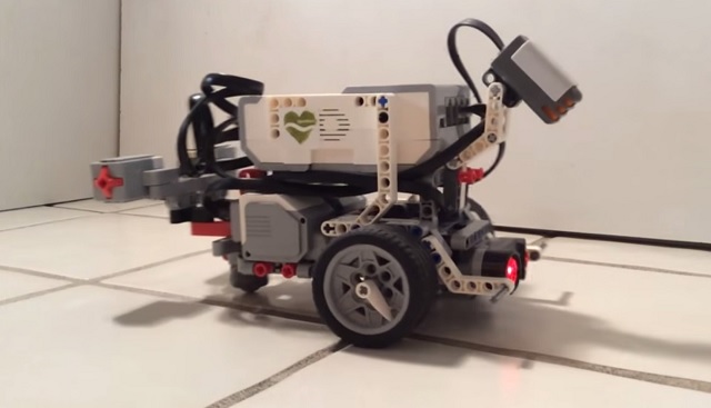 Lego Robot with Mind of a Worm Offers Tantalising Glimpse Into the Future