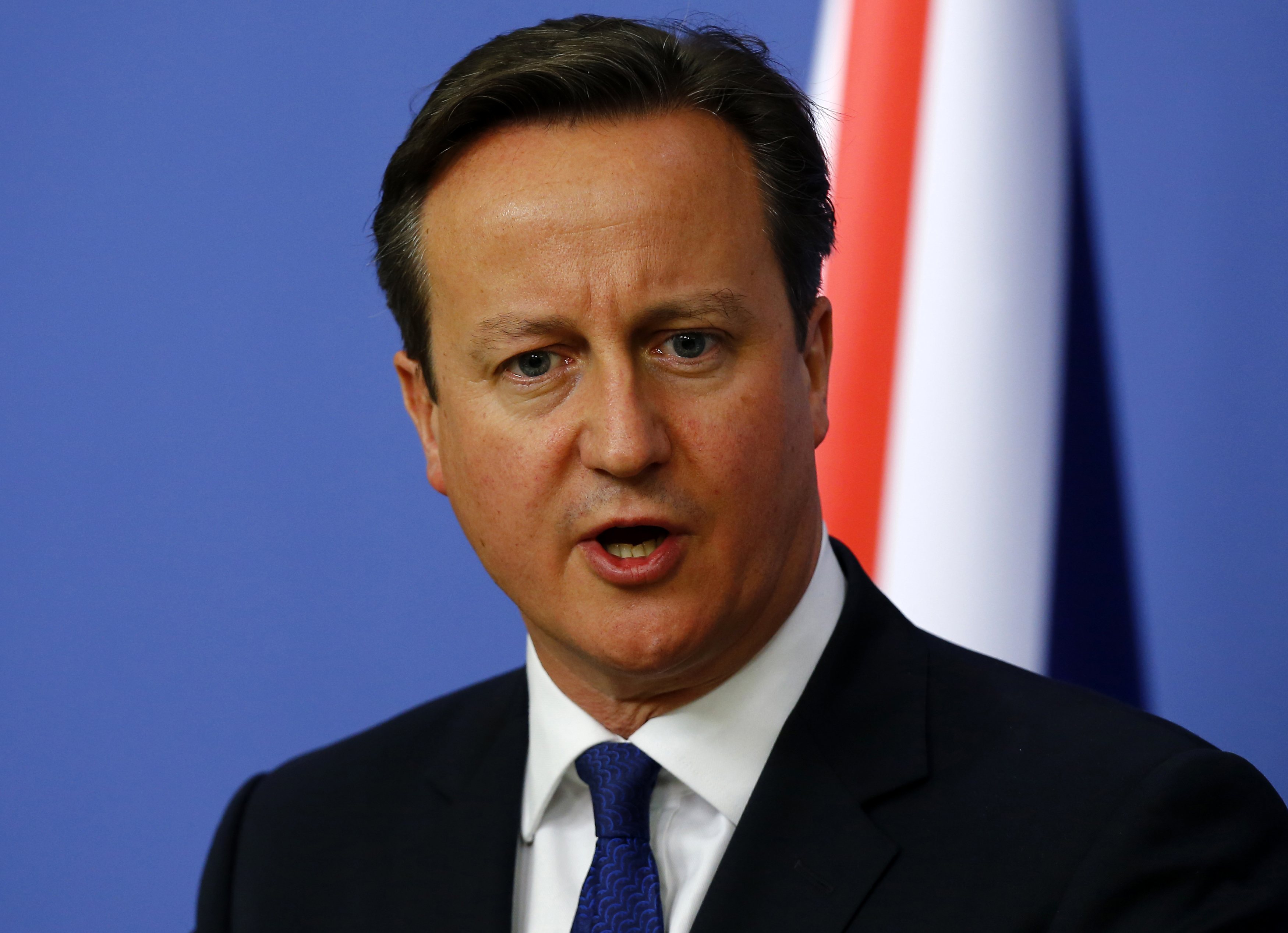 Cameron Wants End to Northern Ireland Political Deadlock this Week
