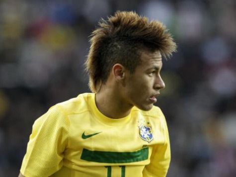 Barca Bet on Neymar to Ease Messi Dependence