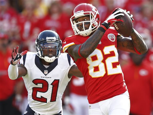 Chiefs Hold on to Beat Banged-up Texans 17-16