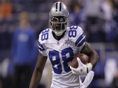 Dez Bryant Purchases Several PlayStation 4 Consoles for Waiting Customers