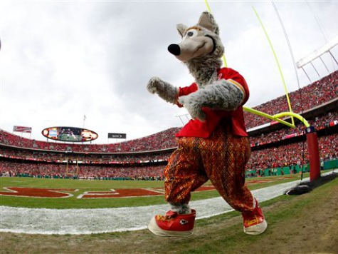 KC Chiefs Mascot Hurt During Practice at Arrowhead