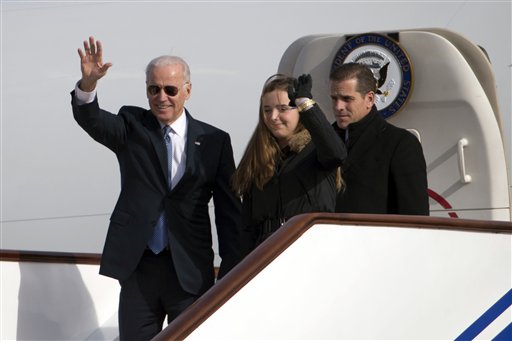 Biden Urges Chinese Youth to Challenge Authority