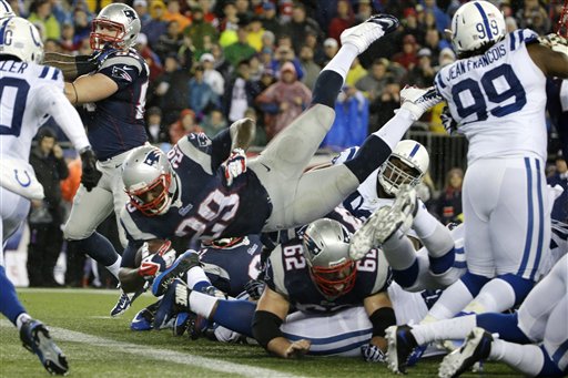 Blount Force: RB Scores 4 TDs to Lead Patriots to AFC Title Game